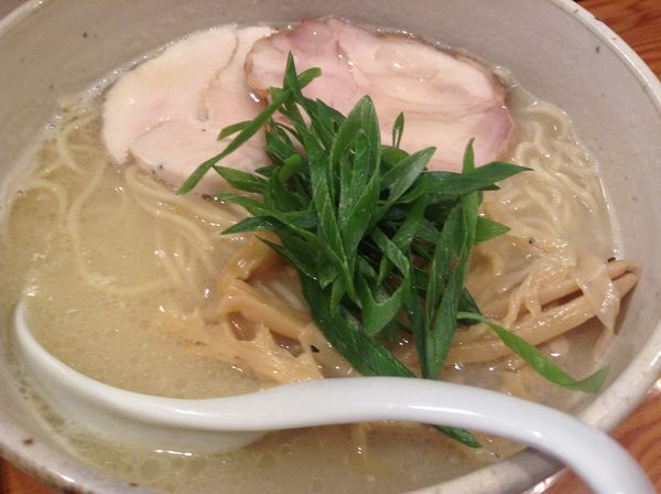 「鶏チャーシュー麺」@麺屋 臥龍の写真