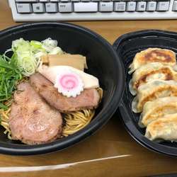 【テイクアウト】油そば750円、餃子420円