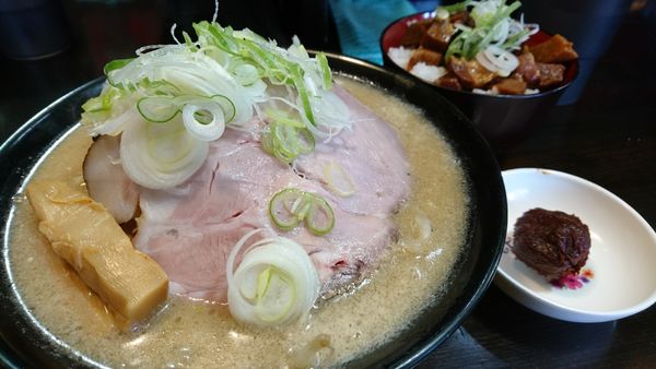 「【昼】炎の濃厚味噌ラーメン+激辛玉+煮込み角切チャーシュー丼」@麺匠 茜ノ舞の写真