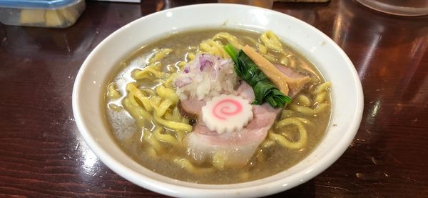 「濃い煮干しらーめん」@らーめん 惠本将裕の写真