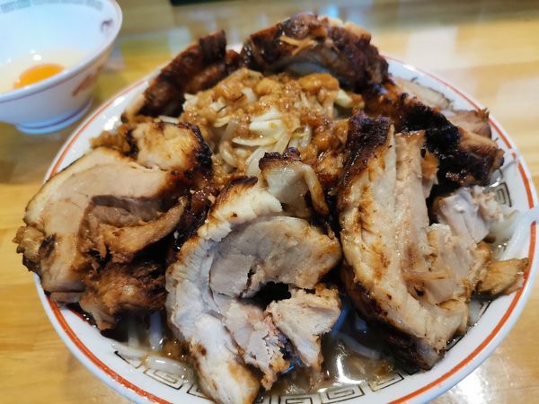 「ぶたラーメンW＋生玉子」@ラーメン伝次平の写真