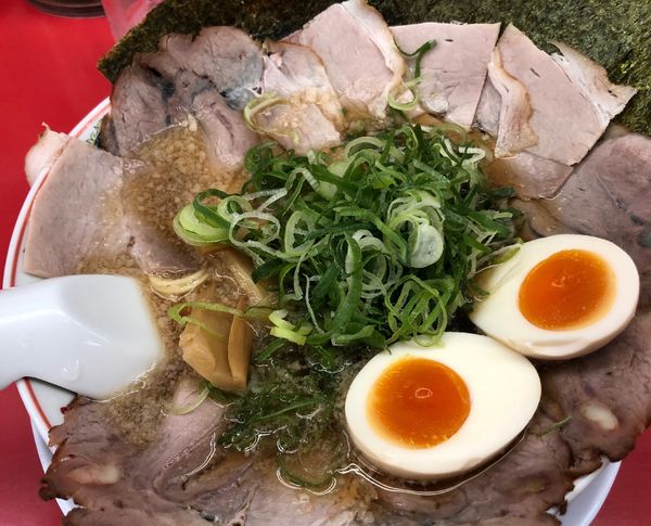 「特製全部のせラーメン　　アブラ　880」@ラーメン 魁力屋 海老名店の写真