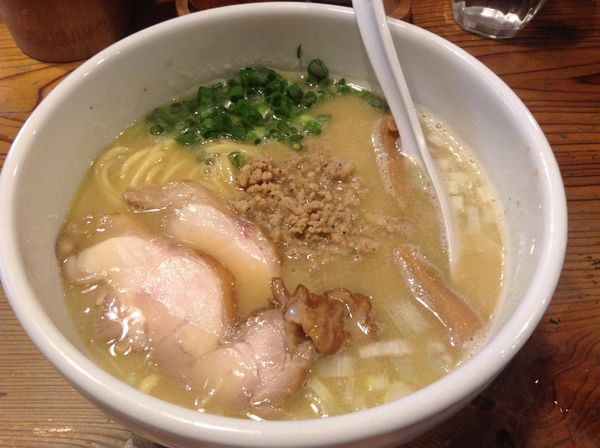 「白鶏らーめん」@鶏の穴の写真