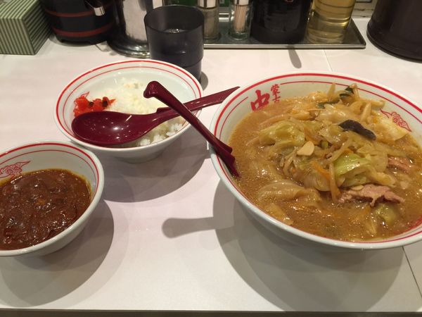 「味噌タンメン+インド定食」@蒙古タンメン 中本 新宿店の写真