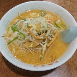 味噌ラーメン 710円 + 半チャーハンセット 250円