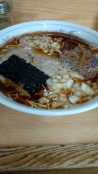 「らあめん大盛（６５０円）＋タマネギ増し（５０円）」@でうらの写真