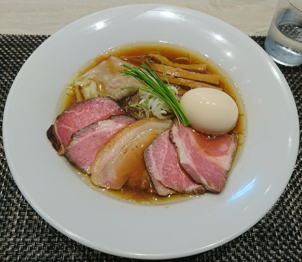 「特製中華蕎麦＜醤油＞（細麺）」@宍道湖しじみ中華蕎麦 琥珀 東京本店の写真