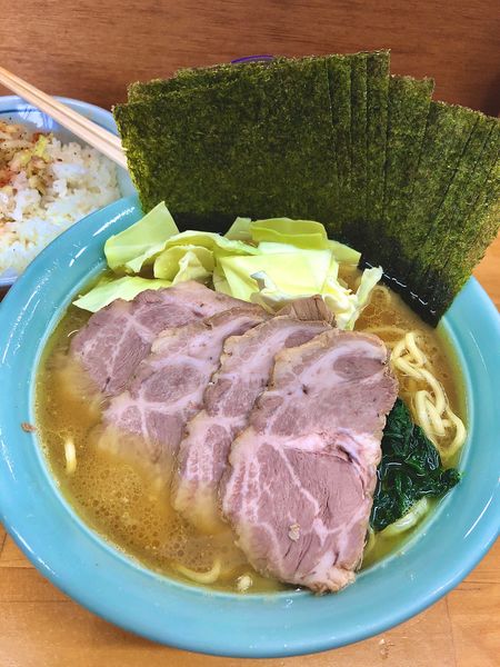 「中盛りチャーシュー麺　海苔　小ライス」@捲り家の写真