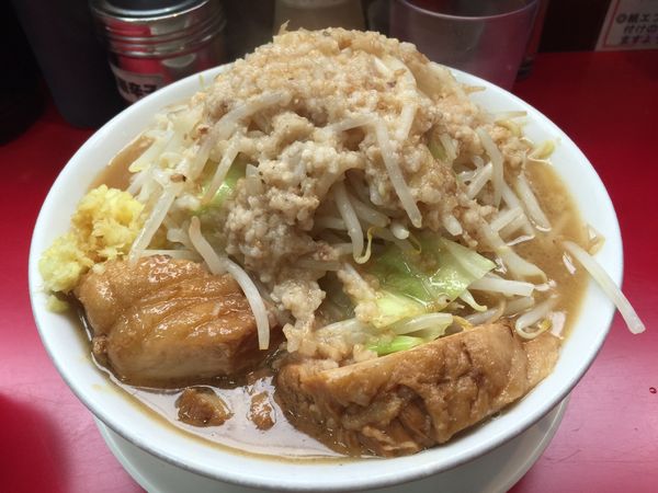 「ラーメン+追加豚1枚」@用心棒の写真