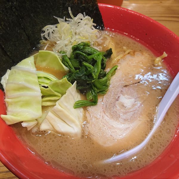 「ヤバいラーメン(並)820円硬め、オラオラチャーハン500円」@圭一屋 本店の写真
