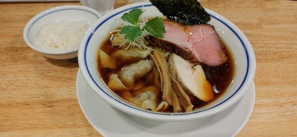 「ワンタン麺醤油」@手打式超多加水麺 ののくらの写真