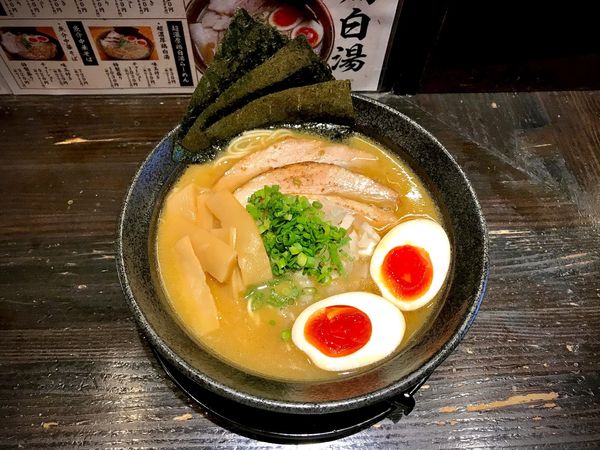 「濃厚鶏白湯(醤油)特製盛り」@麺屋 光月の写真