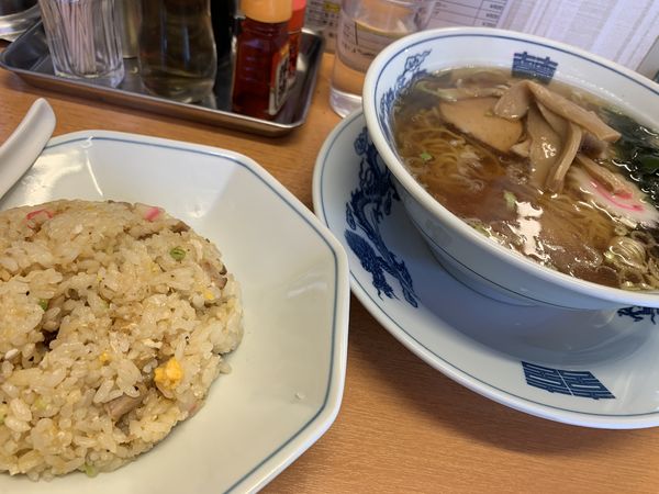 「半チャーハンとラーメン」@平和軒の写真