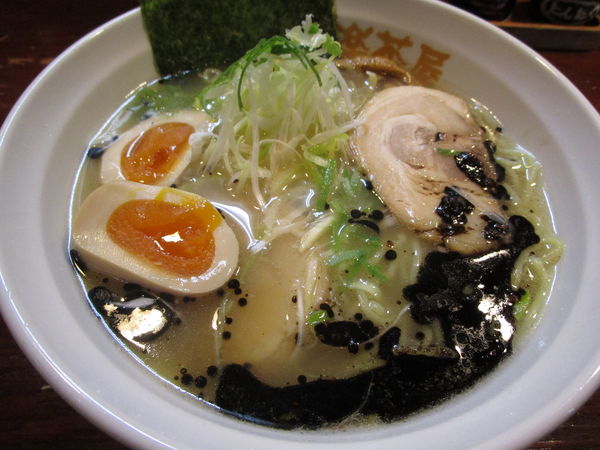 「【限定】マー油の塩らーめん　８５０円」@信楽茶屋 横浜鶴見本店の写真