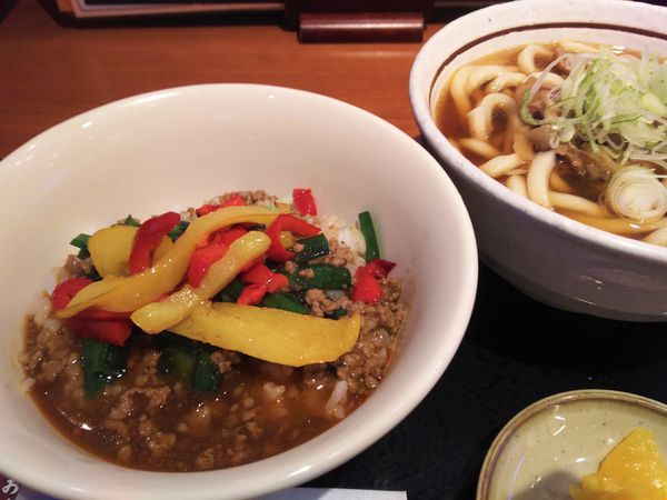 「ダブル埼玉セット（スタカレー丼×パンチうどん 温）￥780」@山田うどん 亀井野店の写真