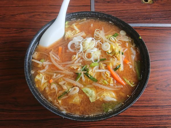 「みそらーめん大盛 800円」@手打ちラーメン つるや食堂の写真