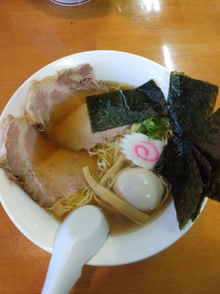 「支那そば+ﾁｬｰｼｭｰ１枚+煮玉子+のり」@支那そば・横浜タンメン 阿波家の写真