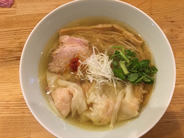 「塩海老ワンタンそば」@地球の中華そばの写真