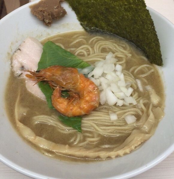 「濃厚海老ソバ」@マグロ卸のマグロ丼とラーメンの店 ウミノイロの写真