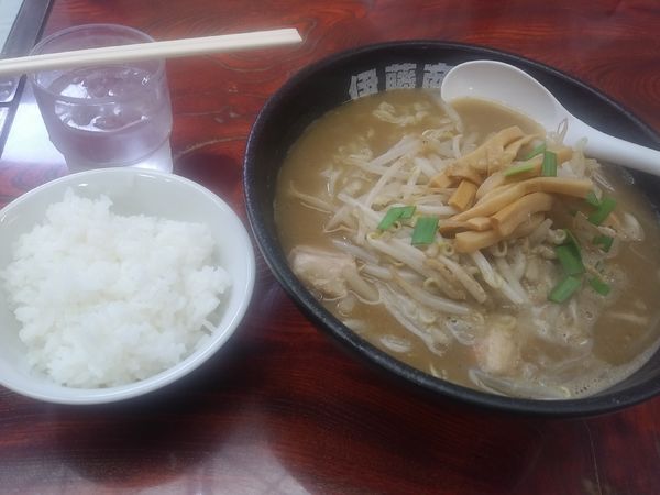 「極にぼ味噌らーめん大盛り」@伊藤商店 泉ヶ丘店の写真