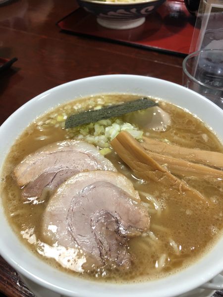 「味玉豚骨醤油ラーメン」@らーめん麦わらの写真