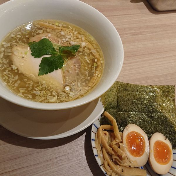 「鶏そば800円、三品盛(クーポン)」@中華そば ムタヒロ 拝島駅店の写真