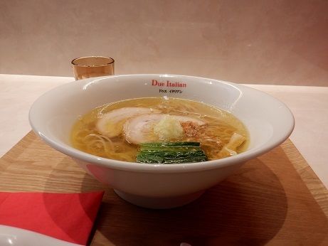 「黄金の塩らぁ麺」@due Italian 溝口の写真