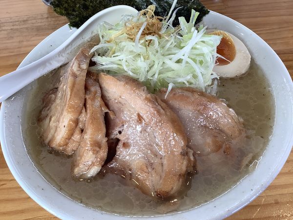 「しおチャーシューらーめん 950円」@北海道らーめん小林屋 小田原インター店の写真