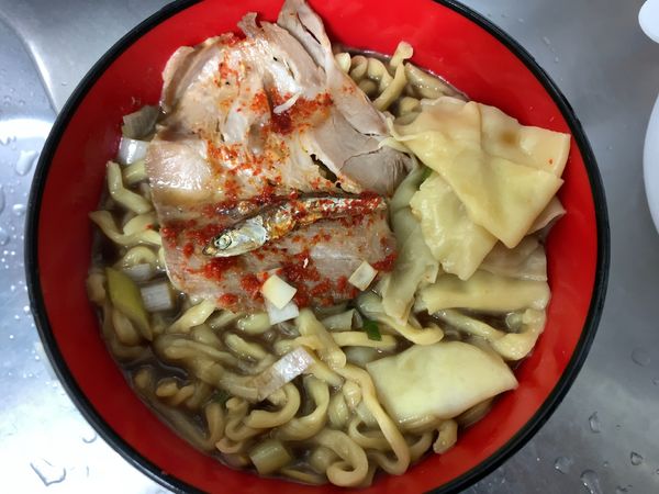「すごい煮干しラーメン（ランチ880円）持ち帰り」@すごい煮干ラーメン凪 新宿ゴールデン街店 別館の写真