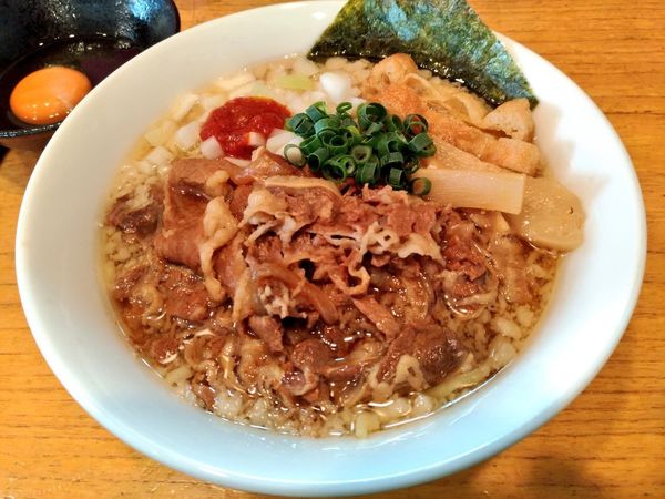「きまぐれ限定 牛煮込み中華そば 〜鶏だし魚介背脂〜」@麺屋 シロサキの写真