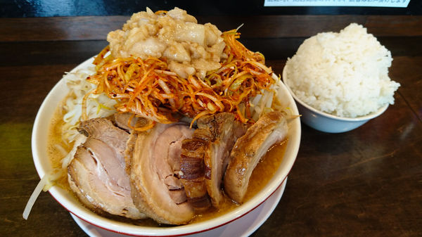 「肉肉肉辛ネギ味噌ラーメン+大ライス」@らーめん男盛の写真