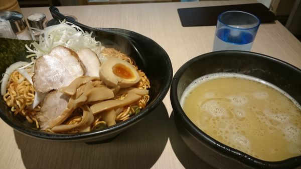 「【遡り】溶岩石入り焼き鶏白湯」@七ッ星の写真