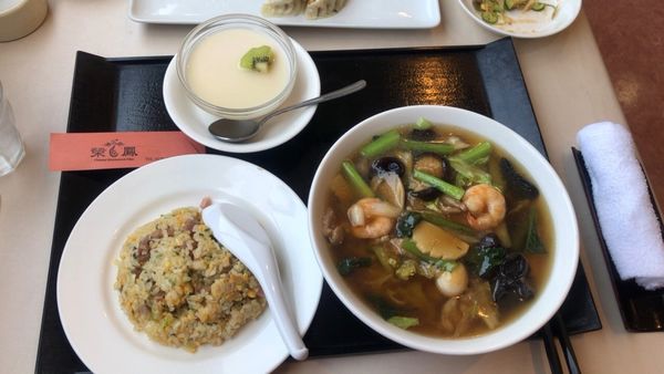 「ランチセット:五目つゆそば&五目半チャーハン1000円＋餃子」@榮鳳の写真