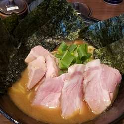 豚の呼吸壱ノ型濃厚豚骨一閃（チャーシュー海苔増し）