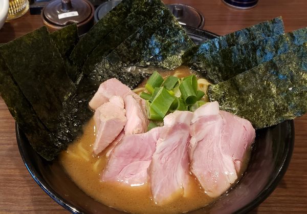 「豚の呼吸壱ノ型濃厚豚骨一閃（チャーシュー海苔増し）」@拉麺 いさりび 京成大久保店の写真