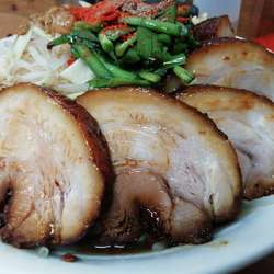 ラーメン大盛り　豚3枚追加　ニラ　ショウガ