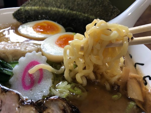 「はな盛りラーメン　醤油大盛り　1020円」@華の蔵 館山店の写真