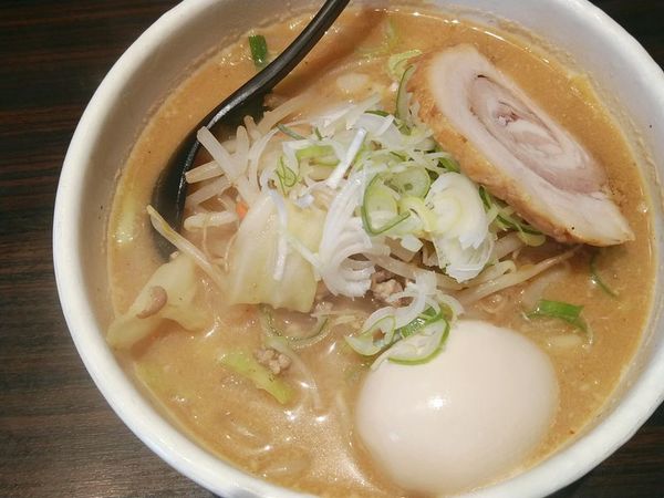 「みそらーめん（大1.5玉）＋味玉」@北海道ラーメン なまら 浅草店の写真