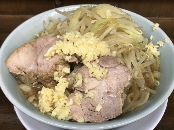 「小らーめん麺かため、にんにくラー油&生卵」@らーめん玄の写真
