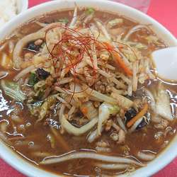 カレーラーメン900円、ライス小150円