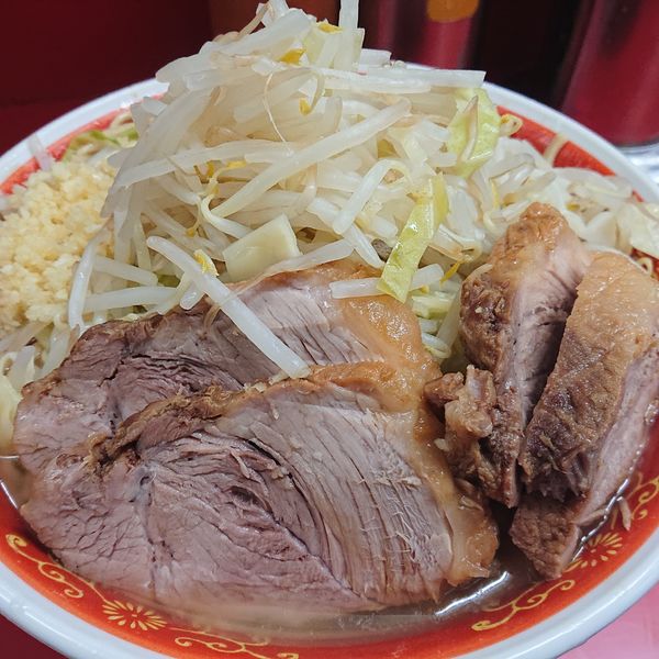 「大ラーメン豚入り850円(麺マシカタカタ)ヤサイニンニク」@ラーメン二郎 上野毛店の写真