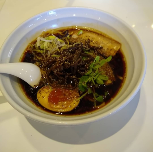 「ブラックらーめん」@ラーメン 光の写真