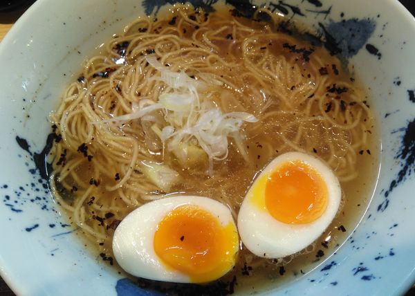 「芳醇塩らーめん（具なし）¥0（クーポン）＋自家製味玉¥100」@らーめん専門 Chu-Ru-Riの写真