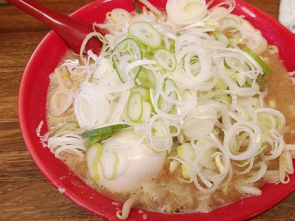 「みそらーめん（薬味ネギ多め）＋味付玉子」@らーめん弁慶 門前仲町店の写真