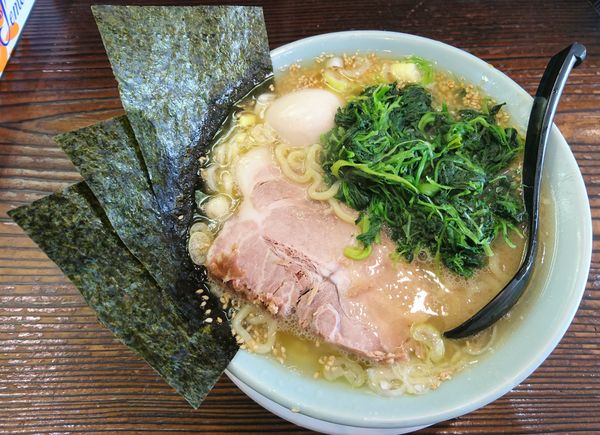 「醤油ラーメン＋ほうれん草＋味玉」@げんこつの写真