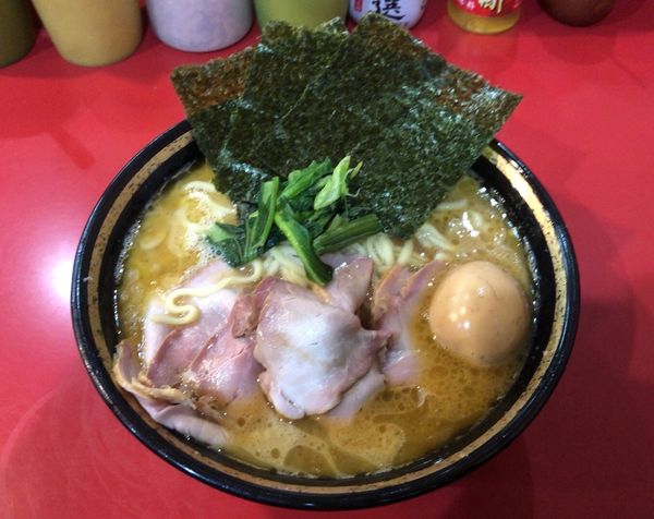 「チャーシューメン 大盛+味玉」@家系総本山 ラーメン吉村家の写真