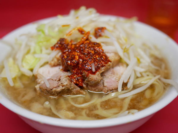 「小 辣油」@ラーメン二郎 千住大橋駅前店の写真