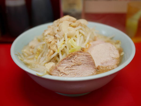 「小 麺硬め ヤサイ＋脂」@ラーメン二郎 新宿歌舞伎町店の写真