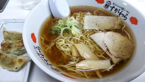 「醤油ラーメン + 餃子(サービス)」@ラーメン すがわらの写真