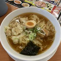 ワンタン麺 620円 大盛り無料券